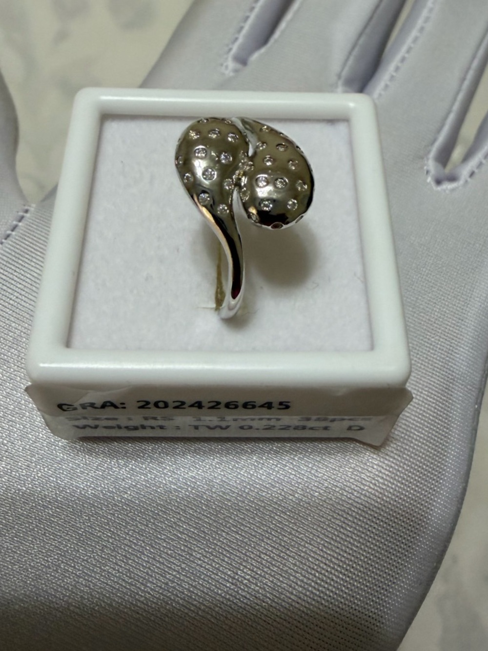 MOISSANITE 0.228CT RING - Picture 4 of 14